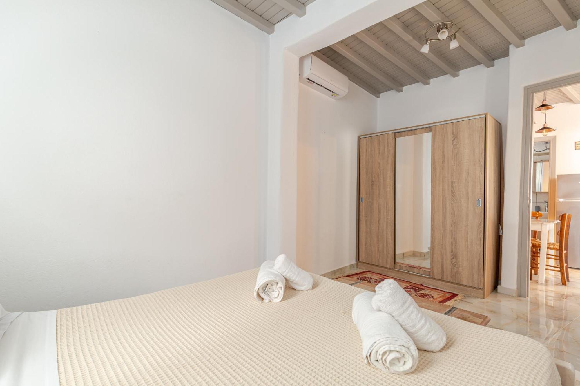 Elenitas Beach House In Ornos Exterior foto